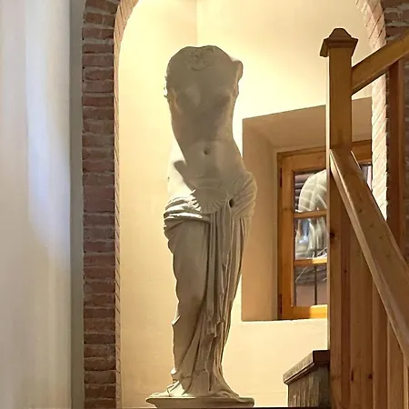 The Corner House Of - A Stroll From The Beach, In The Heart Of The Old Town *