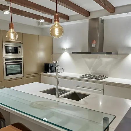The Corner House Of - A Stroll From The Beach, In The Heart Of The Old Town Altafulla