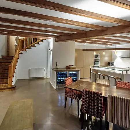 The Corner House Of - A Stroll From The Beach, In The Heart Of The Old Town *