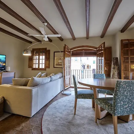 Daire The Corner House Of - A Stroll From The Beach, In The Heart Of The Old Town *